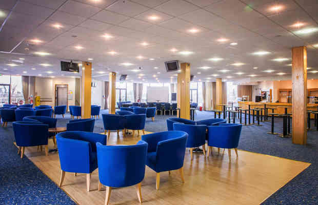 Clubhouse Suite At Kempton Park Racecourse 46870255901 O (1)