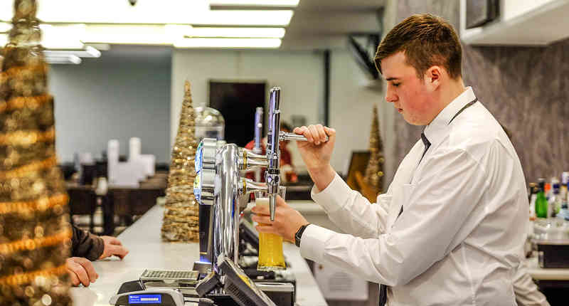 Pulling Pint Xmas Header