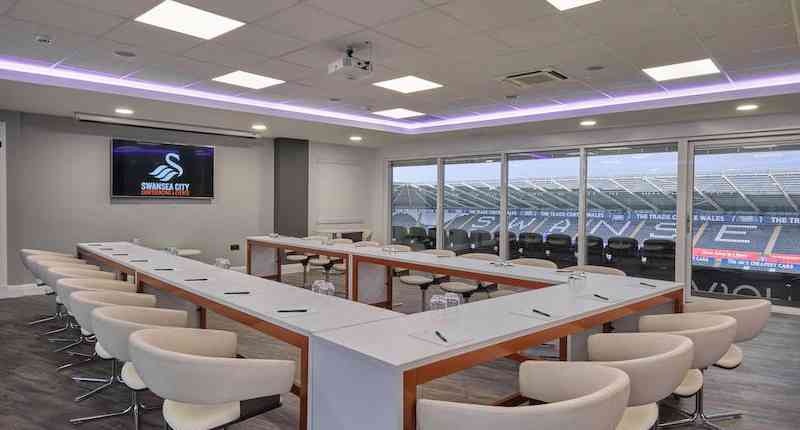 Peter Lynn Lounge (2)