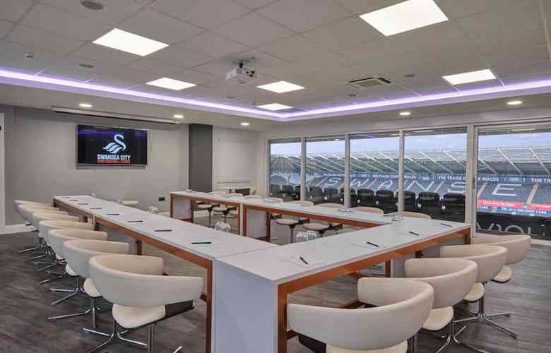 Peter Lynn Lounge (2)