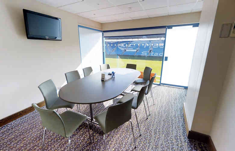 Private Box 48322418857 O