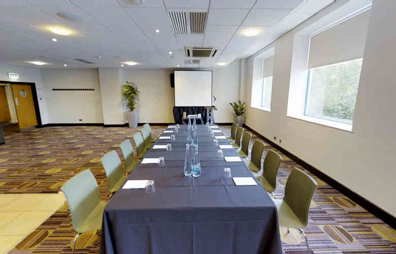 Loddon Boardroom 48322303516 O