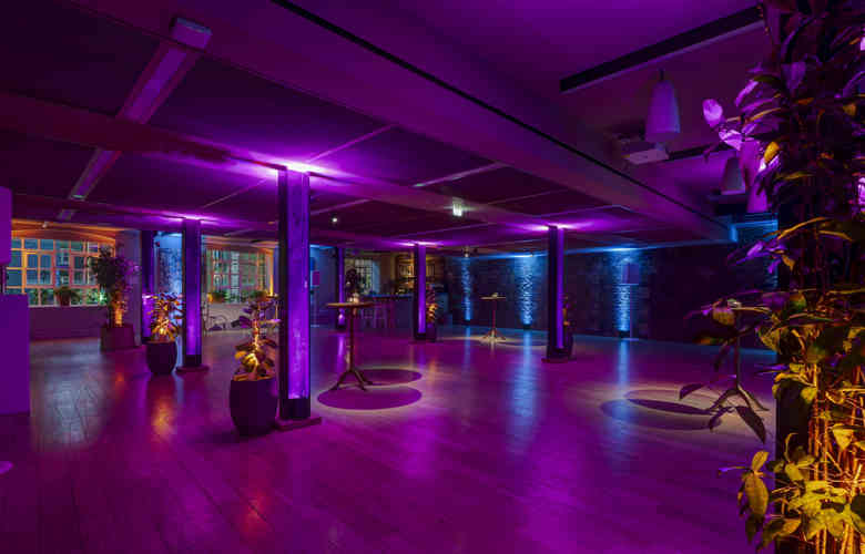 The Forum (Level 1) Evening Standing Inc Uplighters (7)