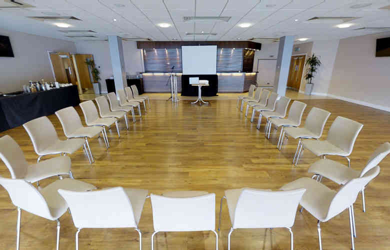 Royals U Shape1 48322418522 O