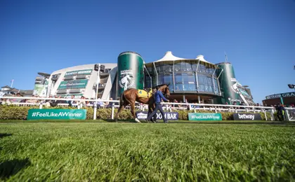 Aintree Exterior 45923410104 O