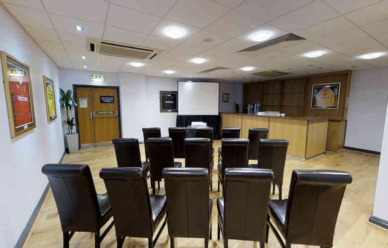 Executive Lounge Theatre 48322421032 O