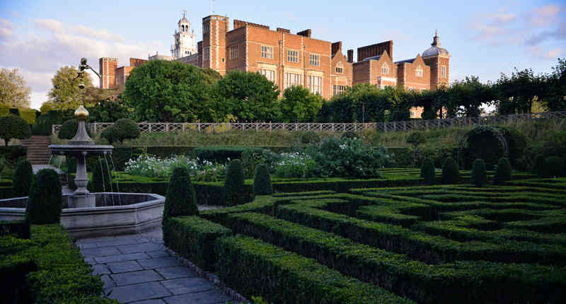 Hatfield House Exterior 39905581783 O